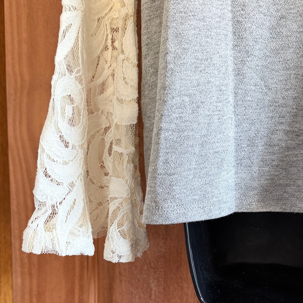 Heather Gray Top with Lace Sleeves Women’s Size M - Picture 9 of 11